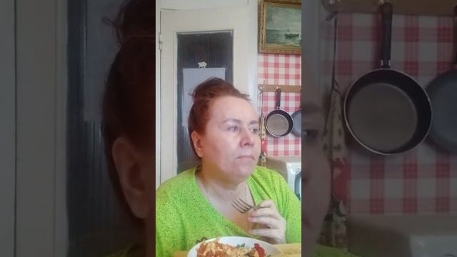 МУКБАНГ ,омлет с помидорами и луком, НОВЫЙ ГОД по СОВЕТСКИМ рецептам,причёска ,,ТЮБЕТЕЙКА,, смотреть онлайн