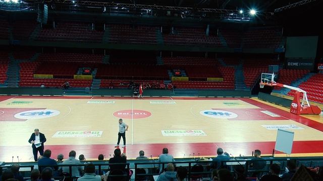 Spirou TV - Clinic Sur Le 1 Contre 1 Offensif Et La Défense Individuelle