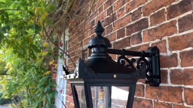 Black Victorian Hanging Lantern (With Audio Description) смотреть онлайн