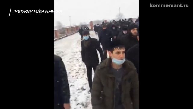 В Чечне похоронили обезглавившего учителя Абдулаха Анзорова смотреть онлайн