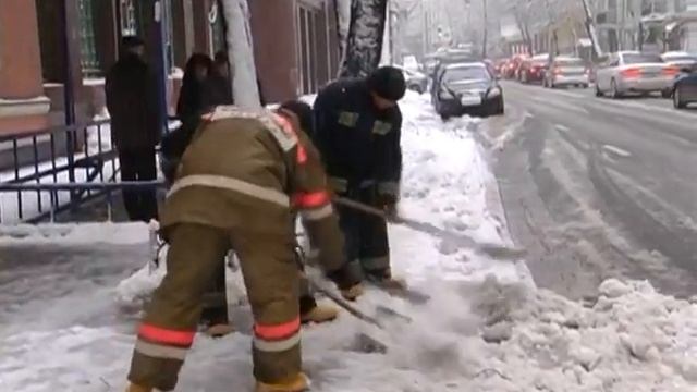 Прибирання снігу смотреть онлайн