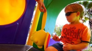 Веселые видео для детей Капуки Кануки. Что игрушки едят на завтрак? Давай почитаем!