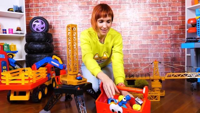 Машинки и Маша Капуки - Подъёмный кран и машинки помощники - Новое видео Капуки Кануки