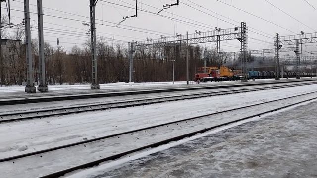 БАЛТТРАНССЕРВИС-3!Тепловоз 2ТЭ116-1719 с наливным поездом + Автомотриса АДМ на ст.Полянки смотреть онлайн