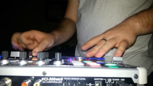 Scratch Session on the VCI300MKII with innoFADER смотреть онлайн