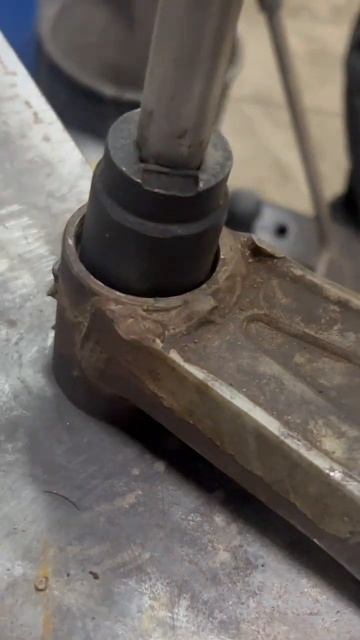 Извлечь подшипник из маятника #motokurort #маятник #подшипники #какснятьподшипник #avantis смотреть онлайн