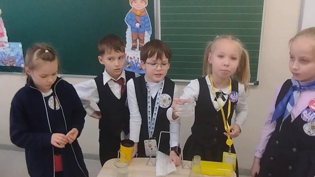 "Окружающий мир" Откуда в снежках грязь? 1 класс. смотреть онлайн