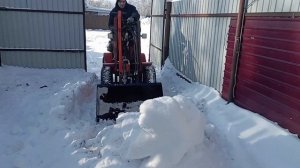 небольшая уборка снега минипогрузчиком
