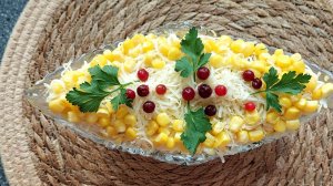 Салат с «крабовым мясом». Салат с нотками копчёности.