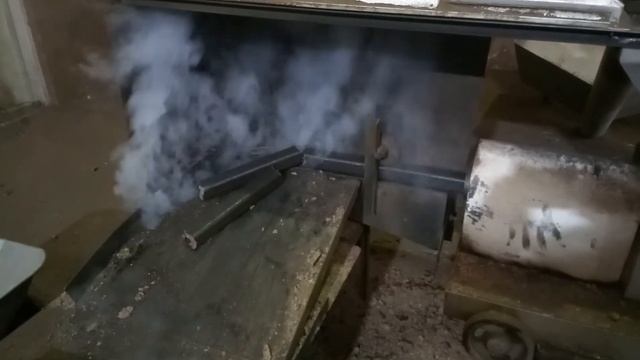 Преса за производство на екобрикети Pini kay от дървени стърготини: обикновена работа смотреть онлайн