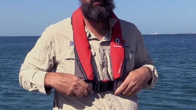 Fitting and operating a manual inflating life jacket смотреть онлайн