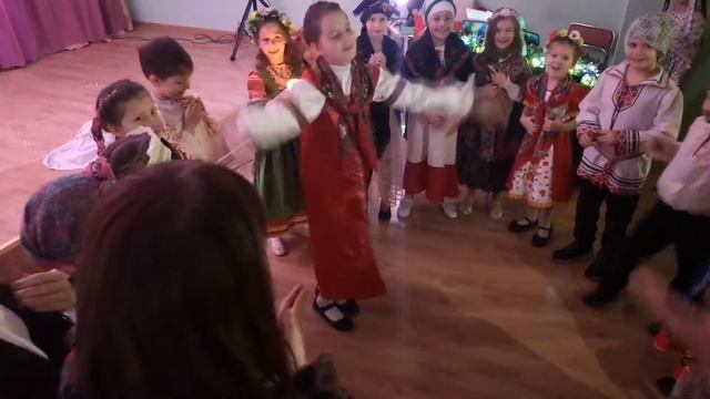 "SHKOLA GOLOSA" Cпектакль по мотивам Вечера на хуторе.... смотреть онлайн