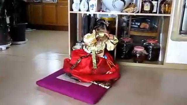 Lauren in Hanbok 'Grandma, Grandpa, Happy New Year' смотреть онлайн
