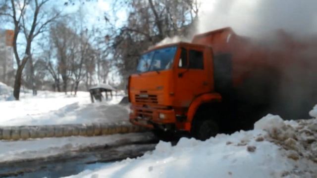Мусоровоз повредил трубу 2 смотреть онлайн