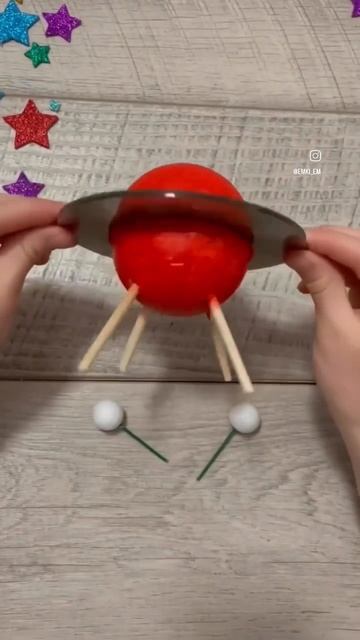 Поделки ко Дню Космонавтики из диска своими руками