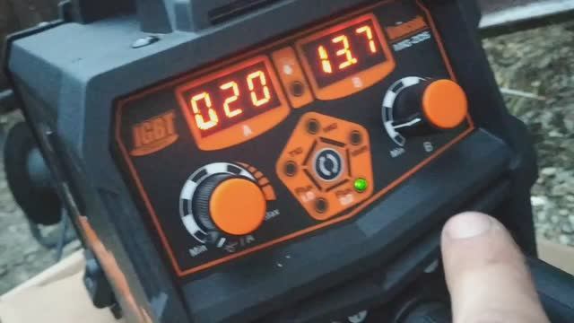 Распаковка бюджетного сварочного полуавтомата Vniissok, первый тест смотреть онлайн