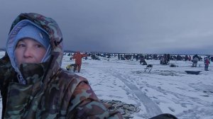 Тысячи рыбаков вышли на лед , ЭТО ЗНАЧИТ ПРЕТ зубарь..