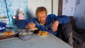 Строю кессон для дома Одет как интеллигент Вкусный обед сыну от мамы ПОДВАЛ ИЛЬИЧА деревенская жизнь