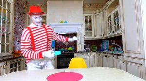 Весёлые игры в куклы - Вкусняшки для БЕБИ БОН! Еда для кукол! - Видео игры Дочки матери с Baby Born