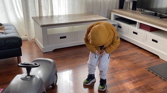 How to put on winter Jacket without help from mama смотреть онлайн