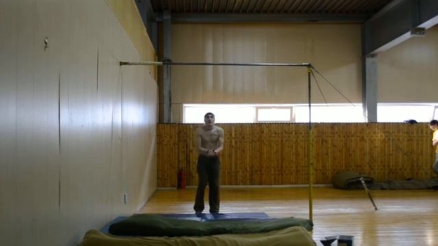 Неудачная попытка двойного винта с турника смотреть онлайн