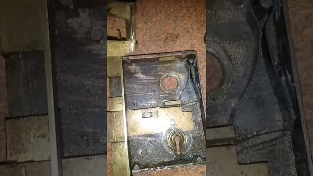 Handmade antique warded lock taken apart and repaired смотреть онлайн