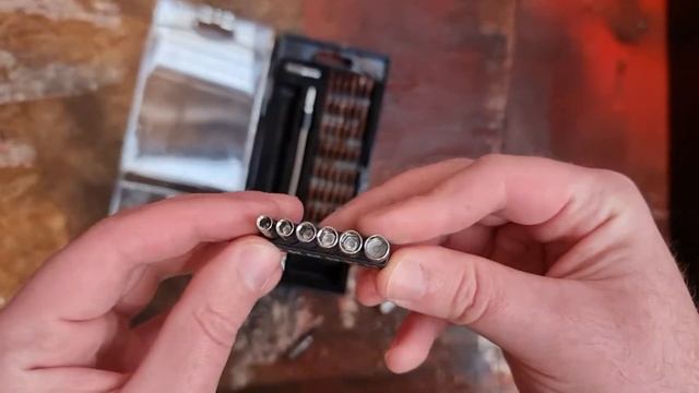 Finommechanikai csavarhúzó készlet 61db JM-8166 смотреть онлайн