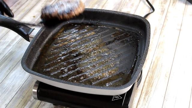 Juicy Beef Burger with BBQ Sause Mushrooms & Onion смотреть онлайн