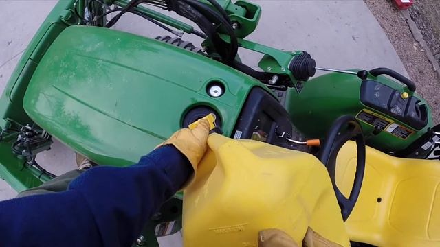 Filling the tractor with diesel - John Deere 3038e смотреть онлайн