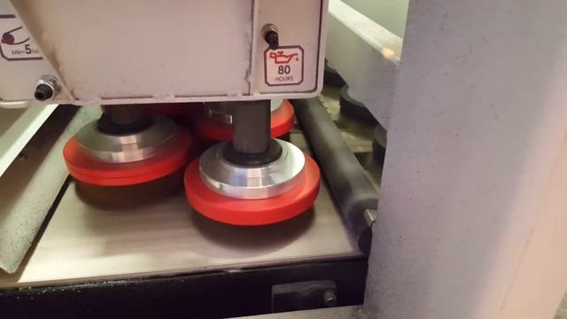 Шлифовка и скругление кромок детали на станке RWT смотреть онлайн