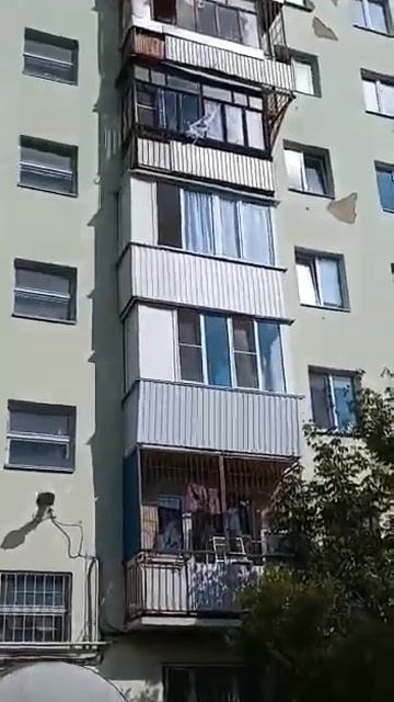 ФЛАГ Z НА БАЛКОНЕ В ЕКАТЕРИНБУРГЕ смотреть онлайн