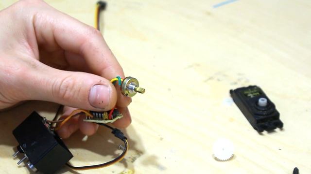 How to Turn a Servo into a CH3 Winch/Light Controller! смотреть онлайн