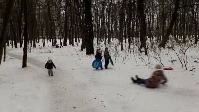 Катаемся с горки зимой смотреть онлайн