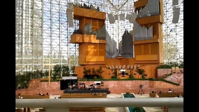 Crystal Cathedral смотреть онлайн