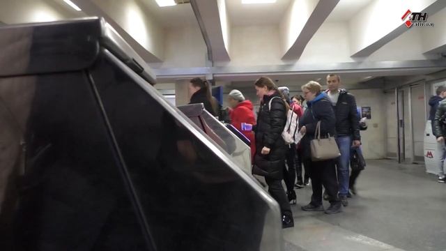 Переход на E-ticket: чем больше терминалов, тем больше столпотворение в метро 11.11.19 смотреть онлайн