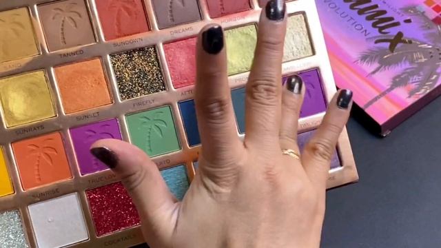 Makeup revolution x tammi tropical twilight eyeshadow palette SWATCH!! NO FILTER SWATCH. смотреть онлайн