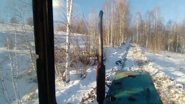 ЮМЗ-40АМ едет по лесу. Просто покатушки смотреть онлайн