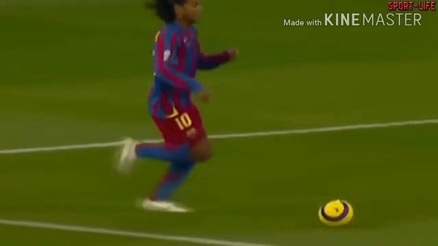 Что творит Рональдинио в свои годы