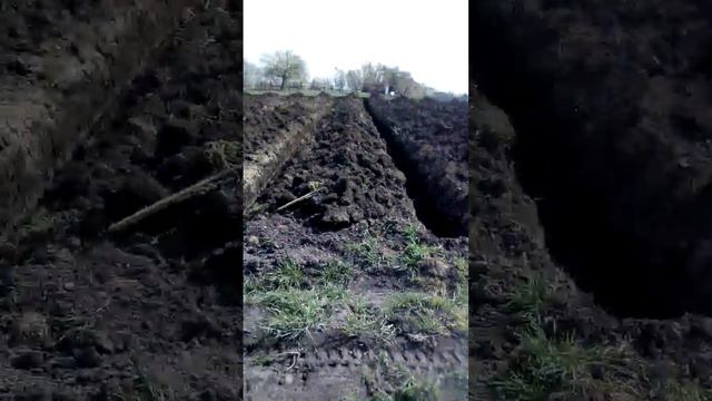 Траншеи под малину. Hitachi EX10. миниэкскаватор смотреть онлайн