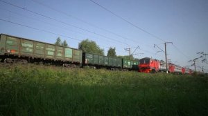 Трёхсекционный электровоз ВЛ10к грузовым поездом Three-section electric locomotive VL10k
