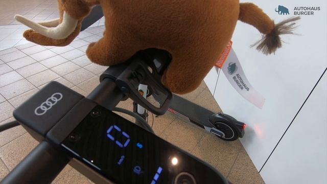 Audi electric kick scooter смотреть онлайн