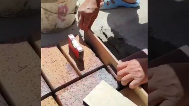 Почему процесс укладки клинкерной брусчатки - длительный и дорогостоящий процесс? Ответ в описании. смотреть онлайн