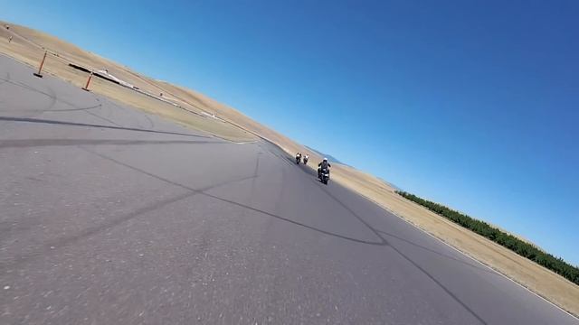 Harley vs BMW on Track смотреть онлайн