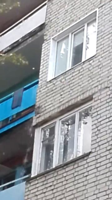 Затопило квартиру угар ржака шланг на балконе из которого льётся вода!! смотреть онлайн