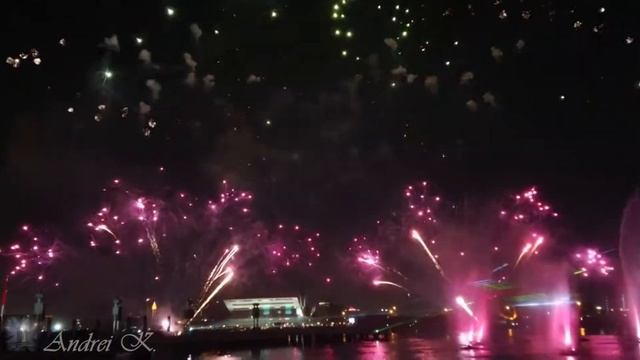 Развлечения в Дубае - Салют около Festival City -День ОАЭ.