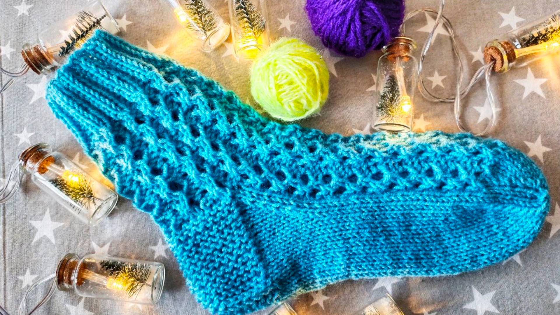 Смотрите какой простой и красивый узор для вязания носочков. Узоры для носков спицами. смотреть онлайн