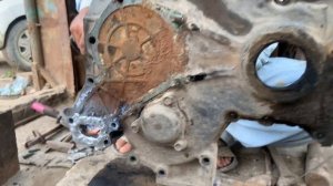 Восстановление ржавой крышки газораспределительного механизма двигателя.