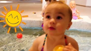 Маша Капуки и Бьянка в бассейне - Учимся плавать - Шоу для детей Привет, Бьянка