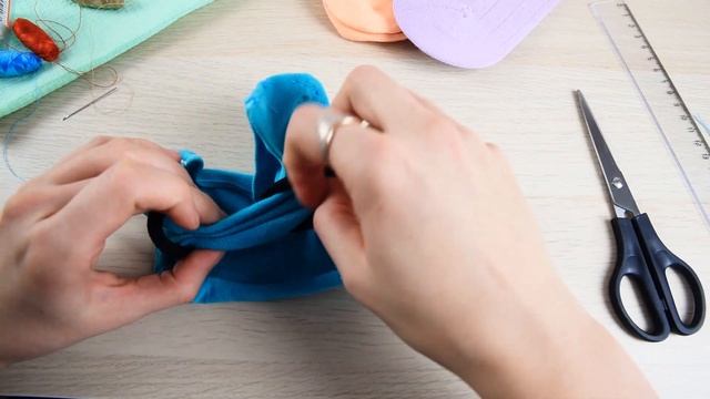 Home Made Face Mask From Socks 🧦 No Sewing Machine!👍 (Washable, Reusable, With Pocket For Filter)😀 смотреть онлайн
