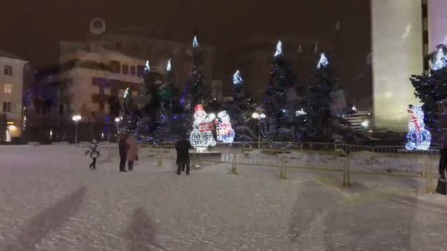 Новый 2021 год. Каникулы в деревне. Играем в снежки